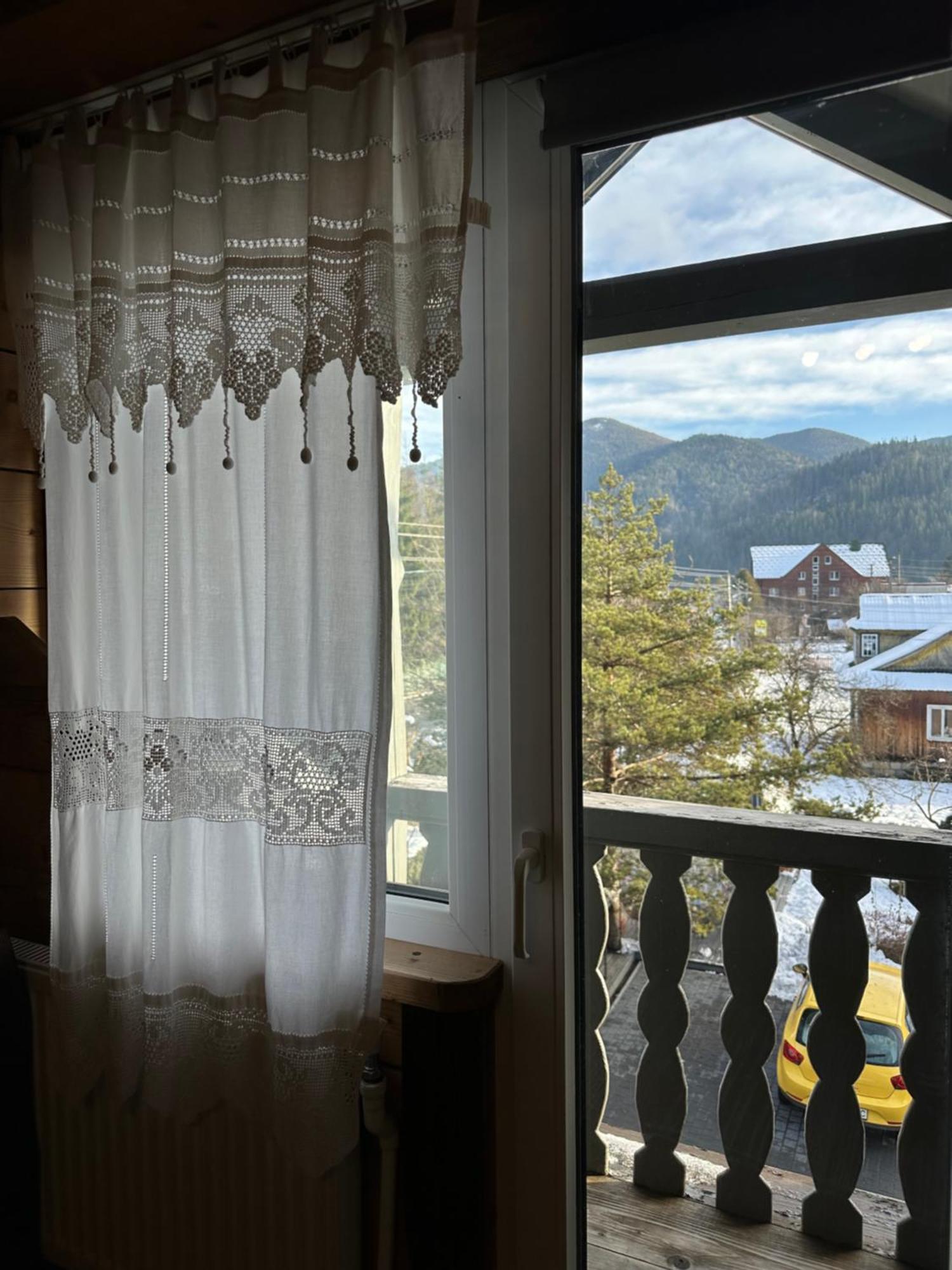Guest House Anastasia Tatariv Exteriör bild