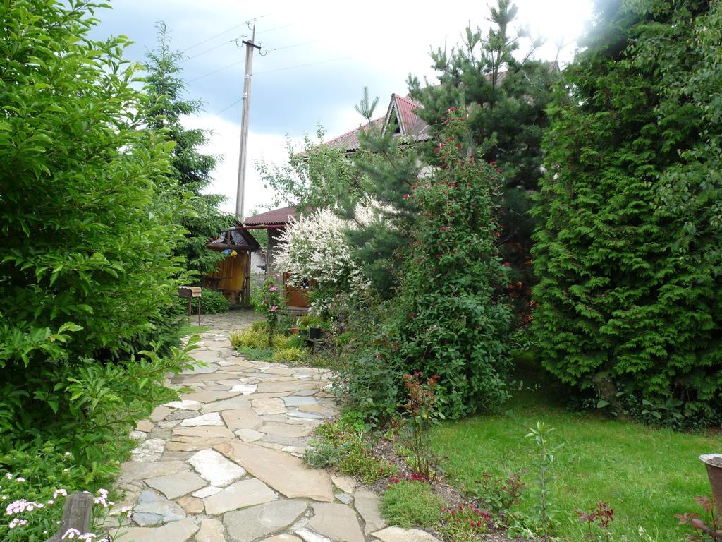 Guest House Anastasia Tatariv Exteriör bild
